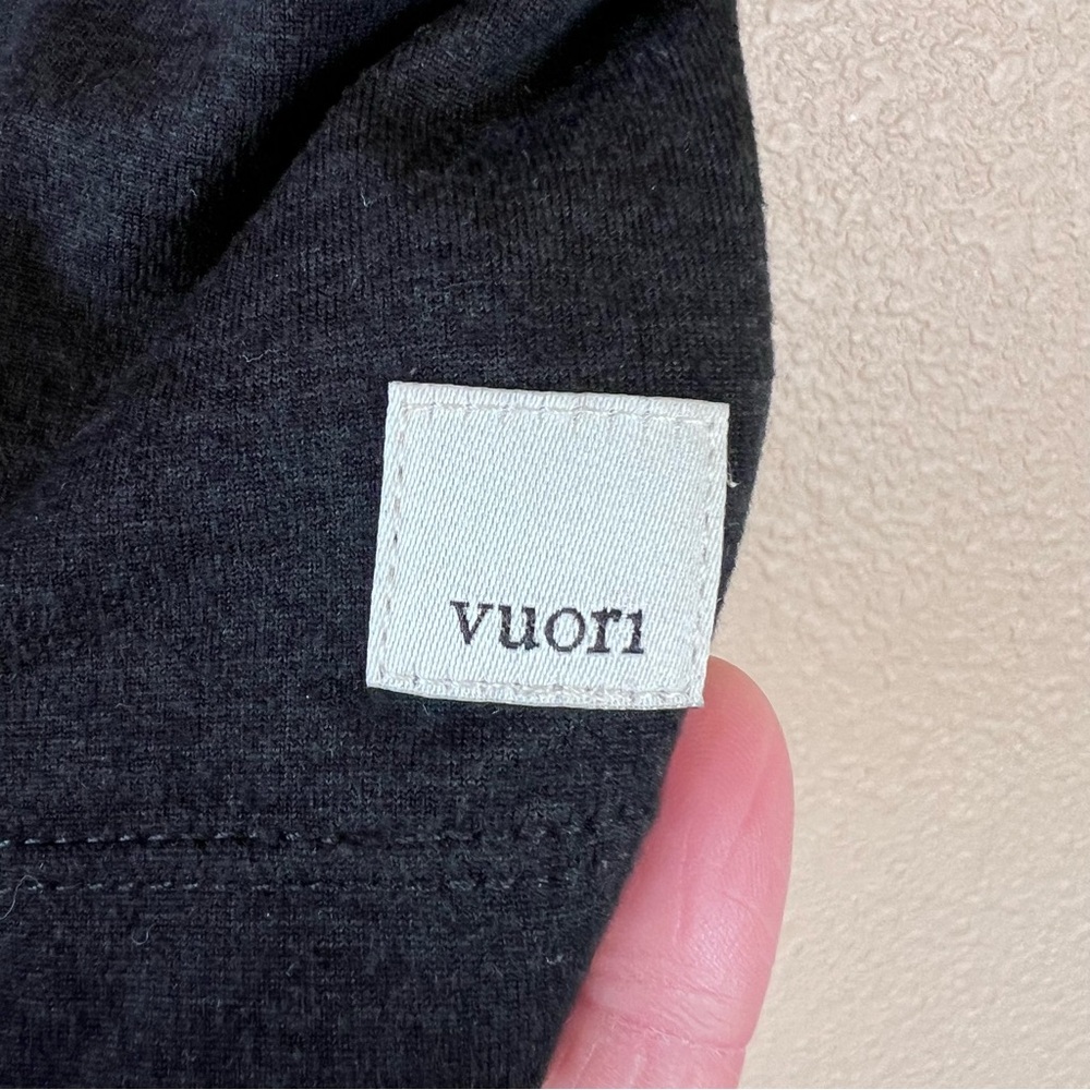 Vuori Halo Performance Crop Tank Heather Black - Picture 11 of 13